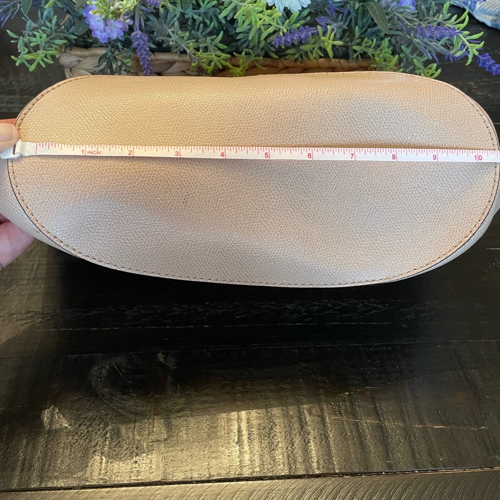 Medium Size Michael Kors Tote - Tan - Picture 12 of 14